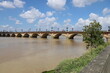Pont de pierre sur le fleuve la Garonne, ville de Bordeaux, département de la Gironde, France