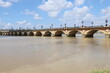 Pont de pierre sur le fleuve la Garonne, ville de Bordeaux, département de la Gironde, France