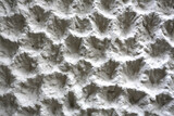 Texture de mur en ciment grossier et reliefs peint en blanc