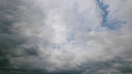 Dynamic Cloudy Skies An Immersive and Dramatic Overcast Experience in the Sky Above
