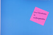 © JF:Carpio - Sticky note with thank you word in foreground with copy space on pink background