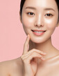 © CoreSelect - 아름다운 미인의 피부관리와 뷰티 메이크업Skin Care and Beauty Makeup of a Beautiful Woman