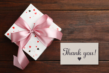 Wall Mural - Thank you card and gift box on wooden background