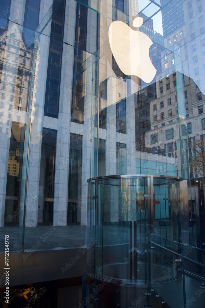 Apple iconic glass cube store in Fifth Avenue, Midtown Manhattan, New ...