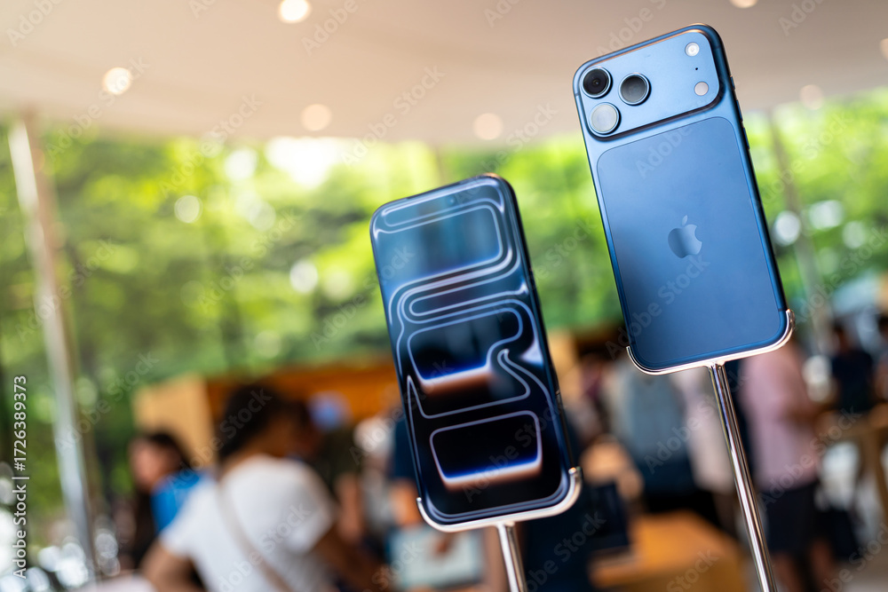Presentation of the new Apple iPhone 17 Pro max inside an Apple store ...