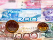 © Janusz - Kenyan shilling coins on a banknotes
