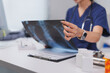 © crizzystudio - Doctor examining chest x ray for lung disease diagnosis