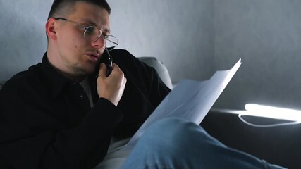 A businessman, holding documents, discusses work processes and business development strategies with colleagues.
Working dialogue with business partners.
Important work conversation and paperwork.
