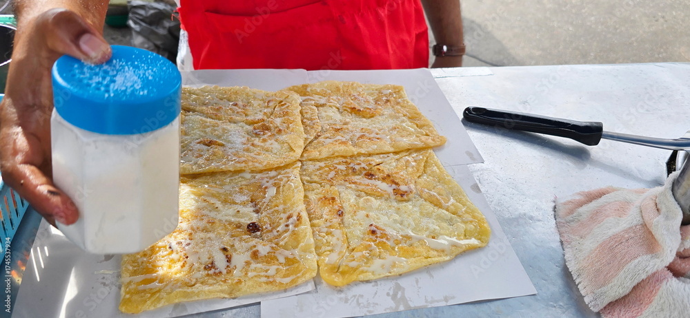 Roti Using Paper Foto de Stock Four roti sheets are placed on paper and sprinkled with ...