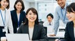 © Stingray_Japan - 笑顔あふれる社員たち：チームリーダーを中心に、チームワークの良さが伺えるオフィス