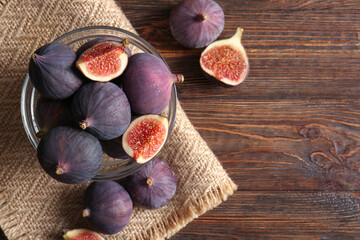 Wall Mural - Glass bowl with fresh ripe figs on wooden background