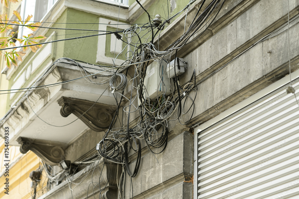 Outdated Network Media Examples Foto de Stock Tangled network and power cables attached to a historic ...