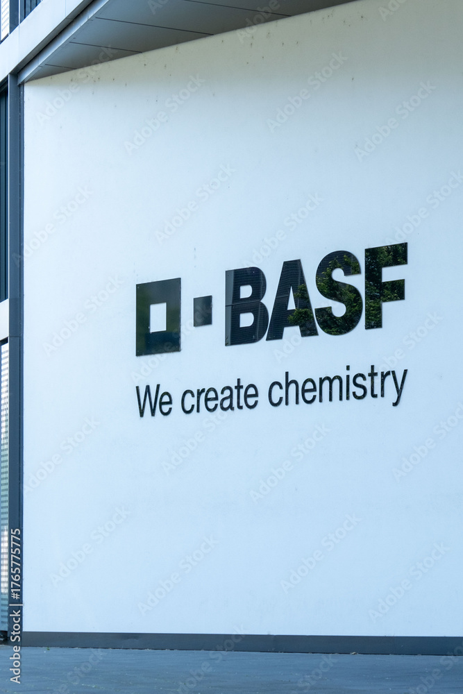 BASF SE Chemiekonzern, chemical storage tank, Badische Anilin- und ...