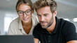 © sabyna75 - Collaborative b2b meeting with tech advisor in casual office setting