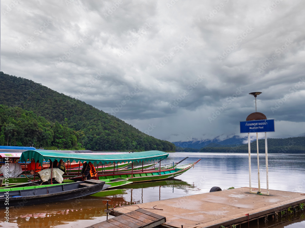 Foto de Stock Pick-up point for passengers to board the boat for a ...