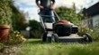 © Studio Zenith - Tondeuse à gazon en action dans un jardin verdoyant avec personne