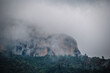 © sam5985 - Pic montagne rocheux dans brouillard | Falaise nature | Paysage nature moody