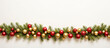 © Christopher Krohn - Festliche Weihnachtsgirlande mit roten und goldenen Kugeln isoliert auf Weißem Hintergrund
