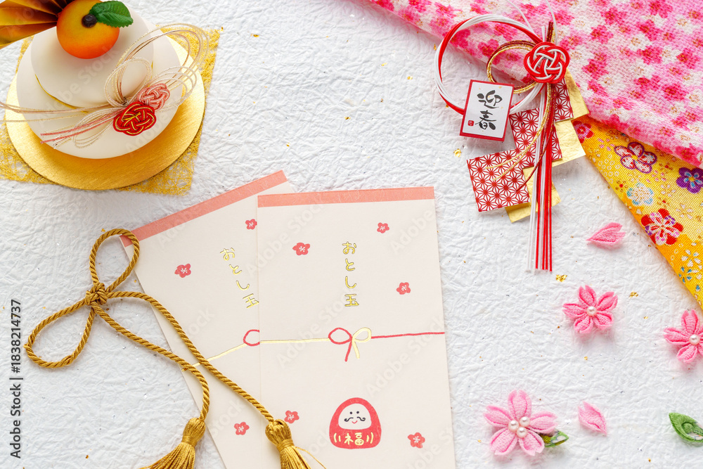 お年玉のポチ袋と鏡餅 Stock Photo | Adobe Stock