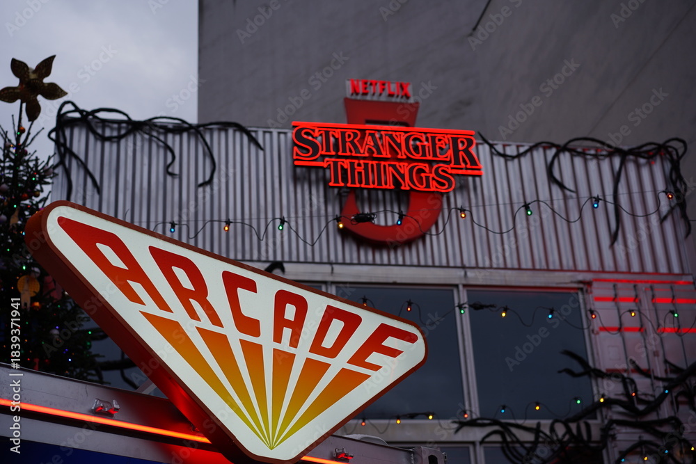 Stock Foto Netflix Stranger Things Hawkins Christmas Market Am stock-foto-netflix-stranger-things-hawkins-christmas-market-am