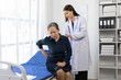 © Wasan - Doctors diagnose elderly patients with back pain in the ward.