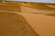 © GeorgeVieiraSilva - detalhe de dunas de areia fina e coloridas no deserto do saara, tunísia.