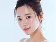 © Jumpei - 透明感のある肌と自然な表情が印象的な若い女性のナチュラルビューティーイメージ