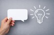 © Jumpei - 吹き出しと電球イラストでアイデアや発想を言葉にするコミュニケーションのイメージ