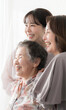 © kapinon - 絆を感じる三世代女性の笑顔の横顔ポートレートクローズアップ　孫(娘)と母と祖母と寄り添う絆や愛情、見守るイメージ縦