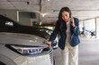 © crizzystudio - Woman calling emergency for car damage in parking