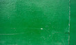 © Manuela - Textura de muro verde pintado con relieve, grietas sutiles y desgaste urbano