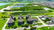 © rafaelnlins - Imagem aérea de complexo industrial de saneamento, evidenciando reservatórios, estações de tratamento e infraestrutura destinada ao abastecimento e controle ambiental urbano.
