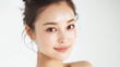 © SHOKO - 透明感のある美しい肌を持つ若い女性