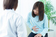 © taka - 病院で診察を受ける女性　腹痛　体調不良