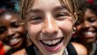 © www.freund-foto.de - Drei Menschen verschiedener Ethnien lachen herzlich und strahlen pure Lebensfreude