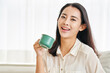 © Asian Portrait Image - 커피,젊은여자,소파,거실,태국인