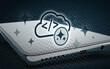 © sh99 - KI Smartphone Künstliche Intelligenz Programmierung und Cloud Computing Coding Symbole auf Handy Softwareentwicklung Cloud Service Technologie Innovation Zukunft Digitalisierung