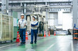 © metamorworks - 工場、女性、男性、作業員、歩く、点検、検査、視察、メンテナンス、安全、チームワーク、確認、チェック、全身、前進、広角、機械、オペレーター、エンジニア、製造業、産業、工業、モノづくり、メーカー、人材、仕事、働く、作業服、従業員、スタッフ、労働者、工員、職人、職場、現場、中小企業、日本人、設備、装置、倉庫、管理、保守、フィールドエンジニア、生産技術、組立、生産、会話、報告、人物