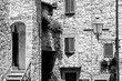 © anghifoto - Borghi e vicoli d'Italia in bianco e nero. Architettura medievale tipica dei borghi dell'Italia storica