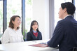© kapinon - 塾や学校で進路の面談を受ける親と子供　三者面談高校受験や大学受験の進路指導イメージ　