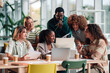 © Zamrznuti tonovi - Diverse business team collaborating during office meeting