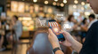 © Argiduna - Concepto de ecommerce y pagos digitales desde smartphone. Imagen ideal para marketing digital, comercio electrónico y tecnología financiera.