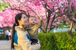 © leungchopan - Mother and baby enjoying spring cherry blossoms