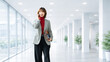 © Trickster* - スマートフォンで通話するビジネスウーマン オフィスで連絡する女性のビジネスイメージ, Businesswoman Talking on Smartphone in Office Communication Concept