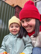 © phpetrunina14 - Smiling mother and toddler in winter beanies outdoor selfie Portrait
