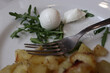 © Ilarialapreziosa - Piatto italiano tradizionale vegetariano con patate e mozzarelline