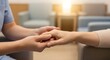© youns - Enfermera cogida de la mano del paciente con empatía, confianza y apoyo de ayuda, asesoramiento y consultoría sanitaria. Amabilidad, asesoramiento y terapia médica con el médico para la esperanza, la