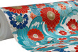 © LeNo - Elegante rotolo di tessuto o carta con vivaci motivi floreali rossi e onde blu in stile giapponese tradizionale.