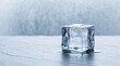 © InoStudiox - Cube de glace sur surface sombre