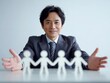 © Jumpei - 紙人形でチームワークや組織図を表現する笑顔のビジネスマンとつながる人々のイメージ